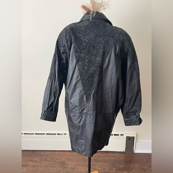 Vintage leather coat for women || oversized leather bomber jacket - Picture 3 of 13